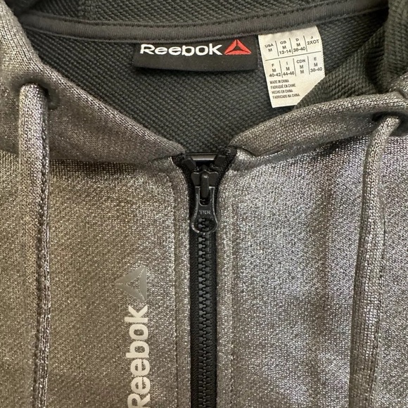 Reebok Hoodie Women’s Size Medium Metallic Silver Cropped - Picture 7 of 9